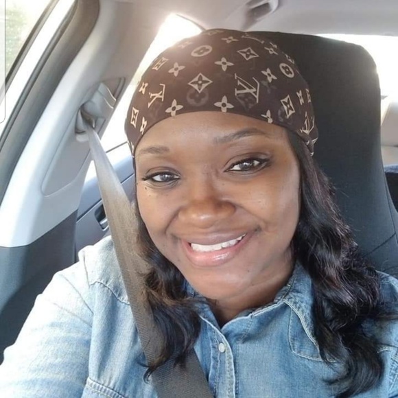 Meet your Posher, Angela - Picture 2 of 5